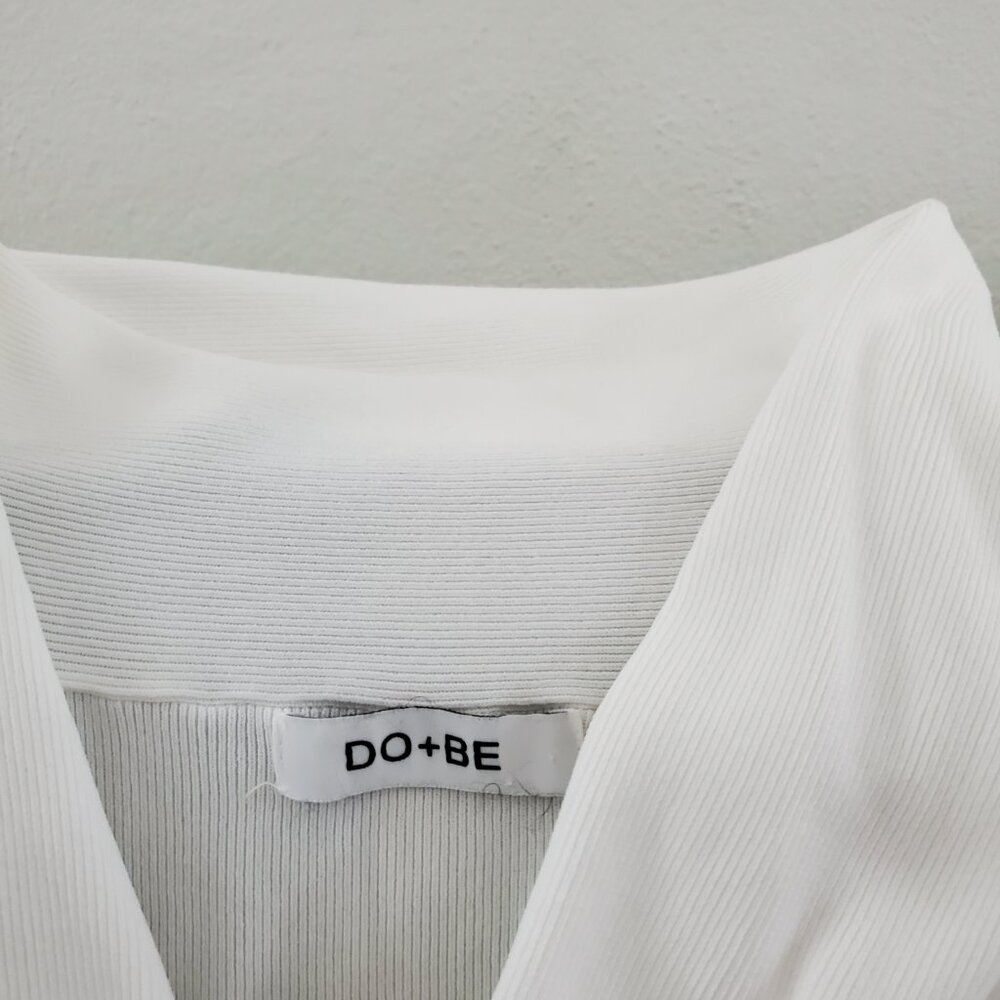 BEAUTIFUL AND UNUSUAL CROPPED WHITE TOP - Picture 2 of 2